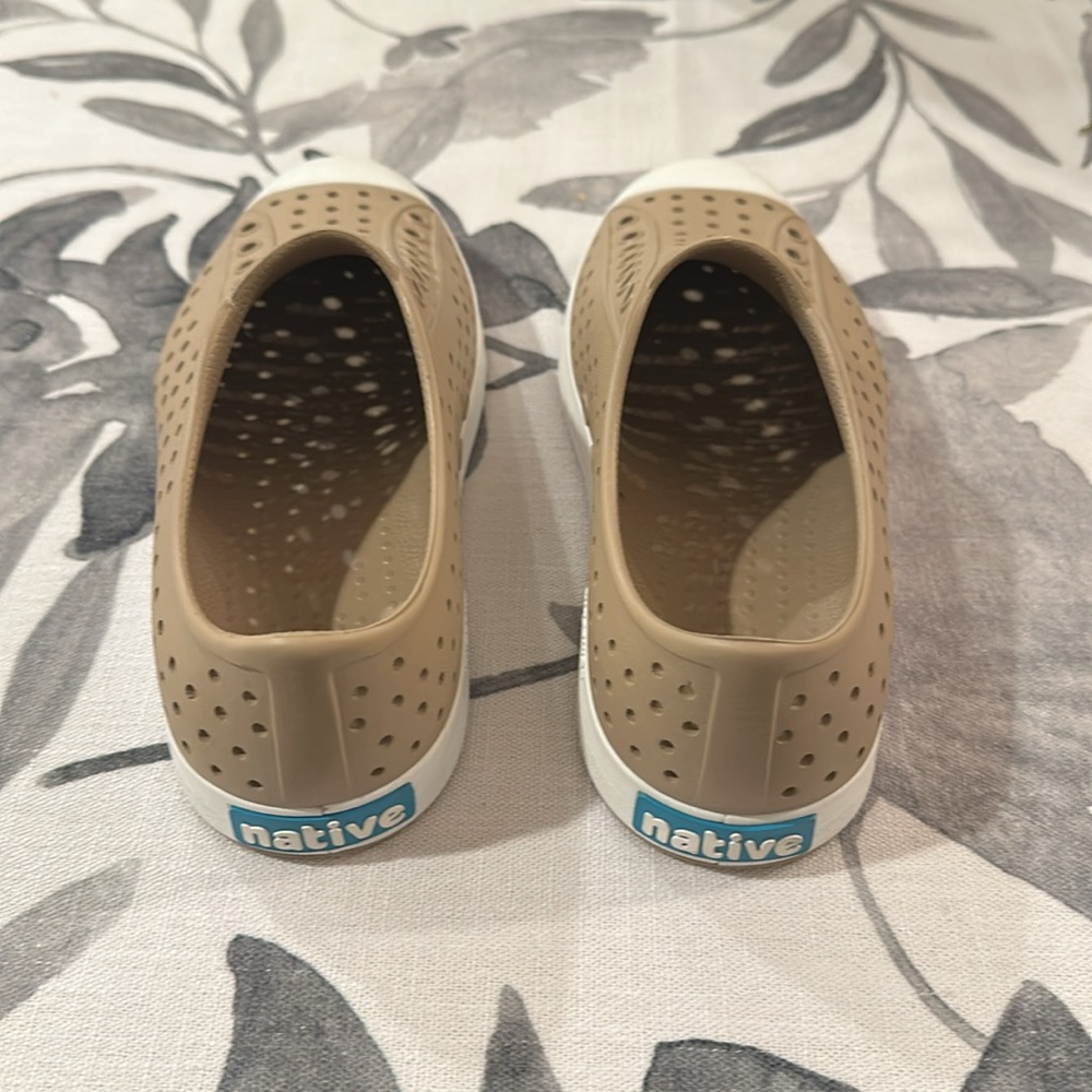 Natives size 4 New - Picture 2 of 3